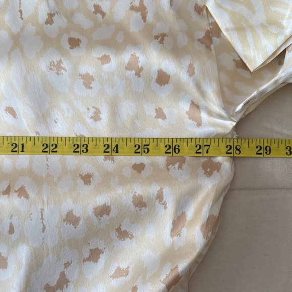 Show Me Your MuMu Cream Patterned Robe NWT - Picture 9 of 12